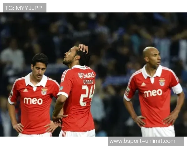 欧联杯激战巴萨与本菲卡战成平局逆转瞬间点燃全场激情与转会传闻