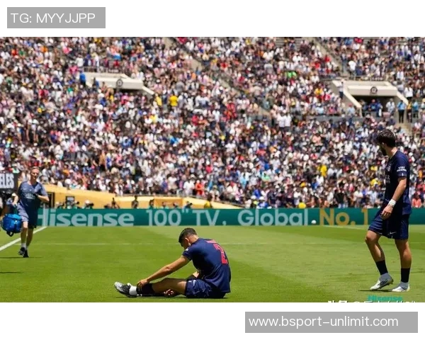 欧冠经典对决曼联逆转AC米兰帽子戏法引发争议判罚热议 欧冠经典对决曼联逆转AC米兰帽子戏法引发争议判罚热议