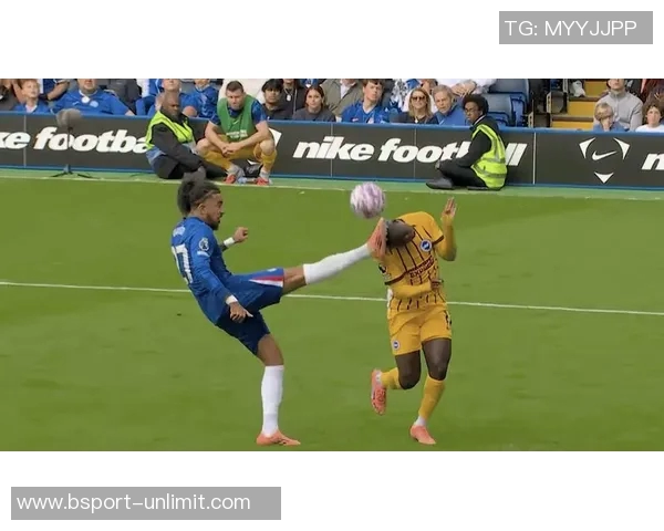 英超激战切尔西逆转利物浦争议判罚引发全场热议