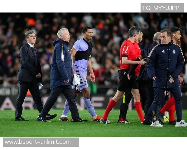 足总杯激战曼联与皇马平局帽子戏法引发争议判罚全场沸腾